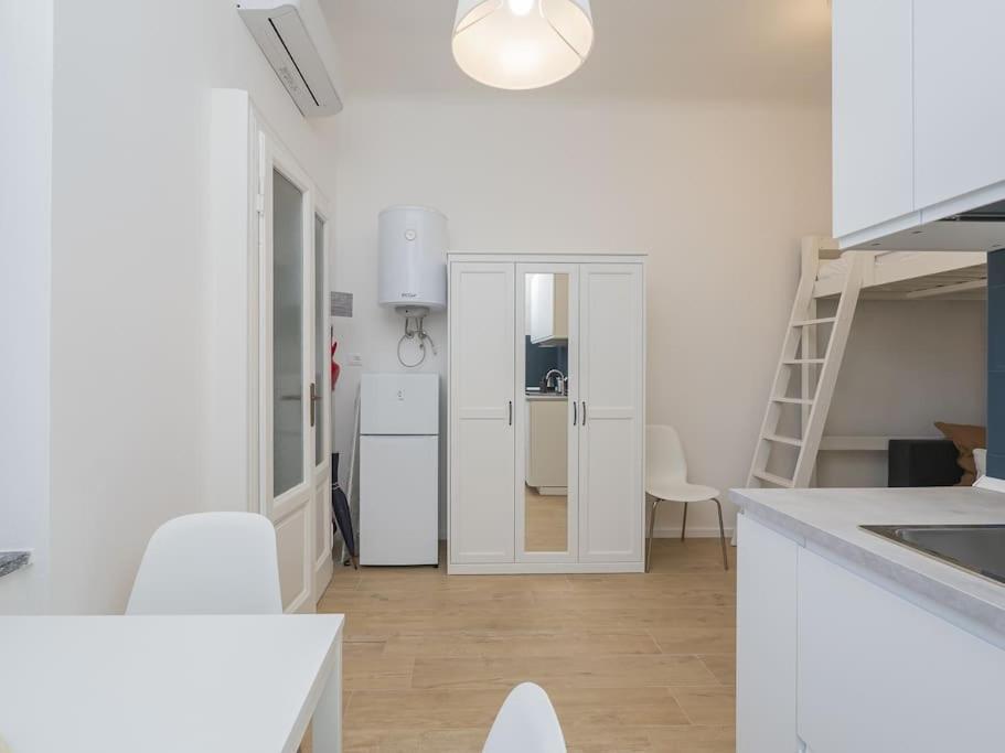 Youhosty - Accademia 53 Quinto Apartment Милано Екстериор снимка